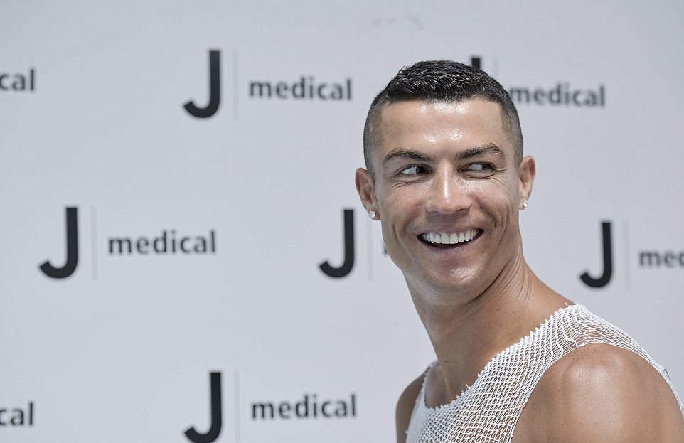 Cristiano Ronaldo kiểm tra y tế thành công, chính thức ra mắt Juventus